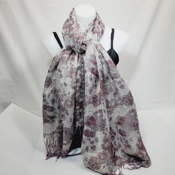 * West loop womens scarf 27"X67" burgendy gold floral pattern fringe edges new - Picture 7 of 7